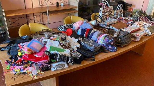 Commercio abusivo, a San Benedetto del Tronto maxi sequestro della Polizia Municipale 