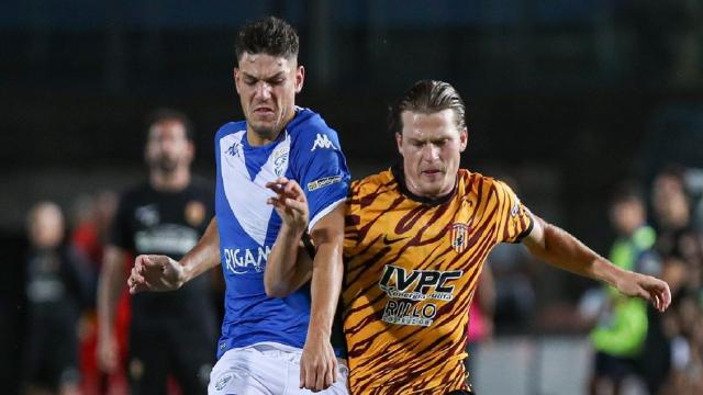 Brescia-Benevento 1-0, Bianchi nel recupero continua a far volare le Rondinelle in vetta