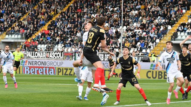 Ascoli-Lecco 4-1, Carrera cala il poker all'esordio. Doppio rigore di Caligara, gioiello di Bellusci ed ancora Duris