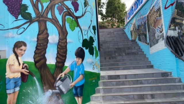 Castorano, 'Chi semina amore raccoglie felicità': inaugurato il murales di Colaci realizzato grazie all'Avis