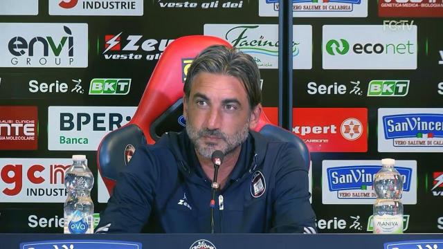 Crotone sempre più in difficoltà: esonerato Marino, torna in panchina Modesto