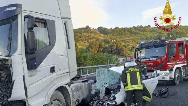 Autostrada A14, altro incidente tra San Benedetto e Grottammare. Morta una donna dopo scontro con camion