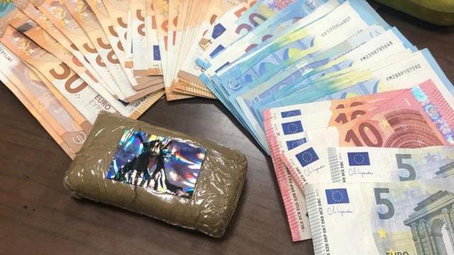 Guardia Finanza Teramo: denunciato cittadino straniero alla guida senza patente e con un panetto di hashish