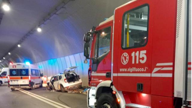 Acquasanta, scontro in galleria sulla Strada Salaria. Uomo soccorso con eliambulanza