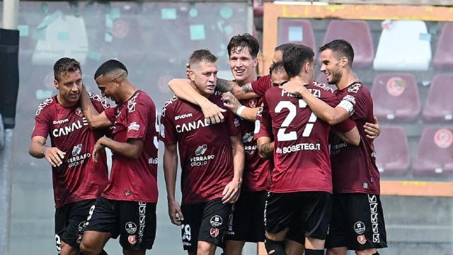 Serie B 6° turno: la Reggina non molla la vetta. Il Bari passa a Cagliari, bene il Frosinone
