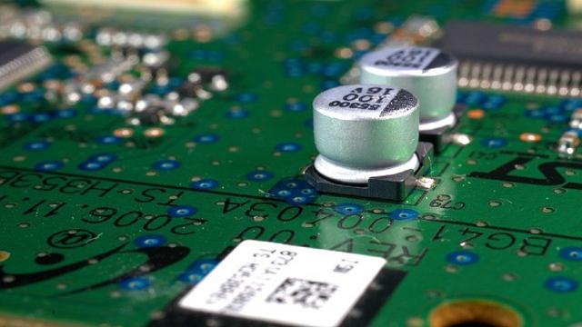 Come scegliere un condensatore elettrolitico
