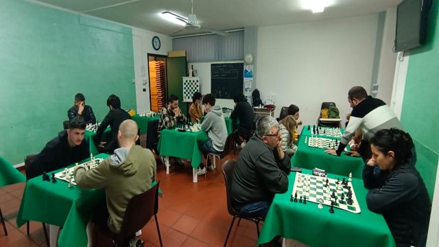 Ascoli Piceno, lezioni e partite libere di scacchi al ''Circolo Acli Tofare''
