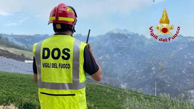 Ascoli Piceno, incendio nella frazione di Colonnata. Terminata opera di spegnimento degli ultimi focolai