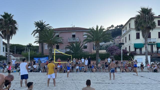 Grottammare, in piena attività la nuova beach volley zone