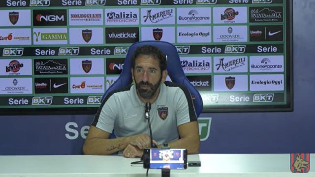 Cosenza-Modena 1-2, voci Caserta (“Pareggio sarebbe stato più giusto”) e Bianco (“Abbiamo preso misure dopo 25 minuti”)