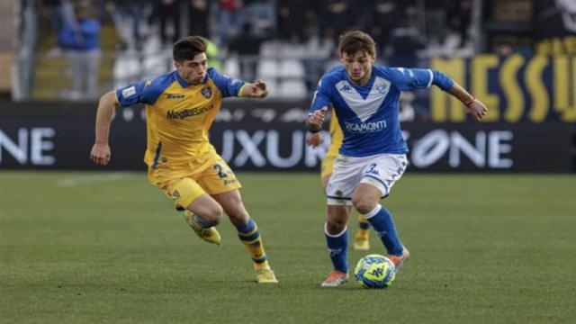 Brescia-Frosinone 1-3: la capolista vola con Moro, Insigne e Baez. Rondinelle in crisi