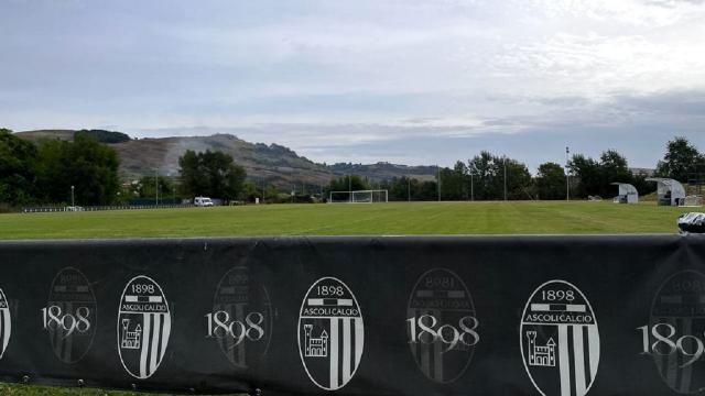 Ascoli Calcio, allenamento mattutino con tattica in fase di possesso e partita a tutto campo