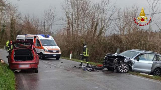 Amandola, scontro fra auto nei pressi del lago di San Ruffino. Feriti i due conducenti