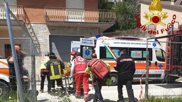 Amandola, grave incidente in un cantiere. Tre operai feriti per caduta da circa quattro metri