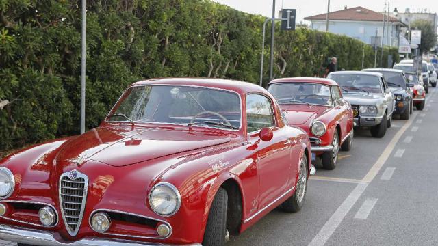 Auto d’epoca a Cerreto d’Esi per il raduno promosso dal comitato Avis e dal Caem/Scarfiotti 