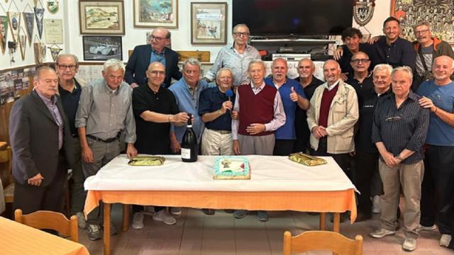 Villa Pigna, alla pizzeria del Cucù grande festa per gli ex poliziotti di Ascoli Piceno