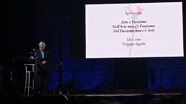 ''La Milanesiana'', a Montalto delle Marche va in scena la lectio magistralis di Vittorio Sgarbi