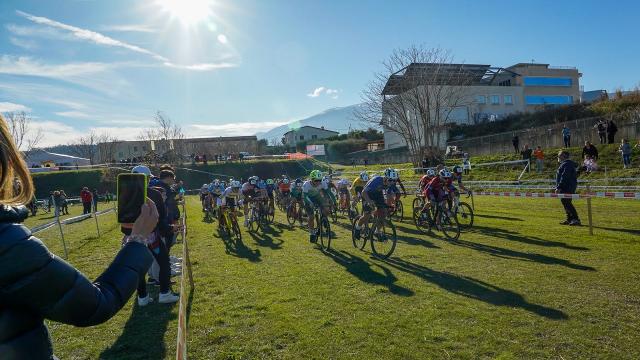 Ciclocross giovanile entusiasmante ad Ascoli Piceno, al comitato regionale FCI del Friuli Venezia Giulia la Coppa Italia