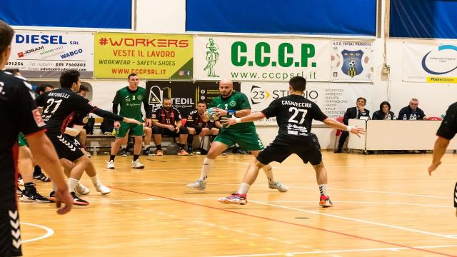 Pallamano Serie A2, l'Handball Club Monteprandone finisce ko nel derby con il Camerano