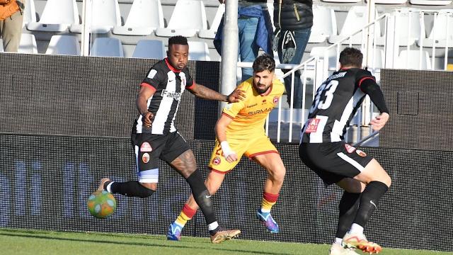 Ascoli-Cittadella 0-0, i bianconeri chiudono il 2023 con il quinto pareggio. Pittarello sbaglia dal dischetto