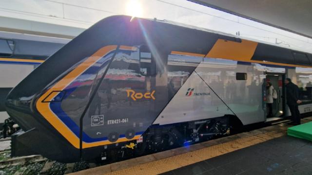 Regione Marche, presentato il nuovo treno elettrico a doppio piano di ultima generazione che toccherà anche Ascoli
