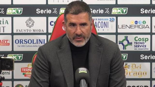 Ternana, Lucarelli confermato in panchina dopo la firma di una dettagliata lettera d'intenti