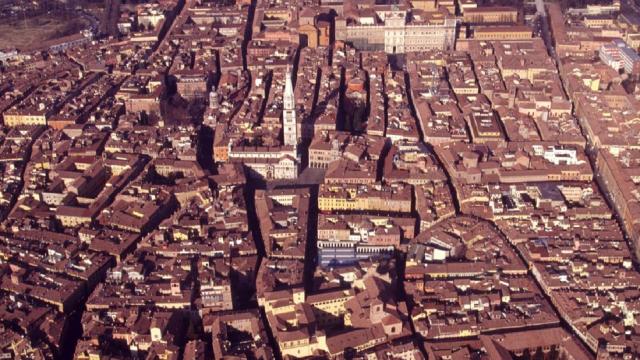 Cercare casa in affitto a Modena: l'importanza di affidarsi ad un'agenzia immobiliare