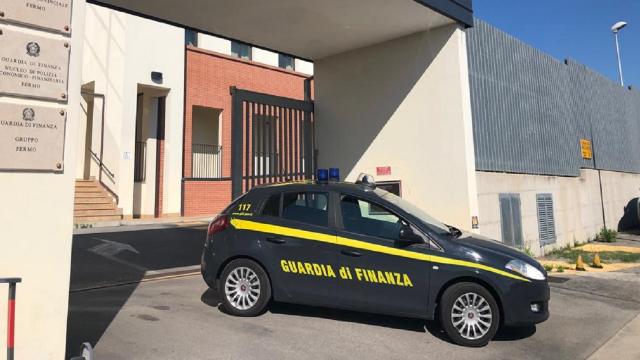 Guardia di Finanza, denunciati 6 imprenditori per bancarotta e sequestrati 46 veicoli distratti da fallimento