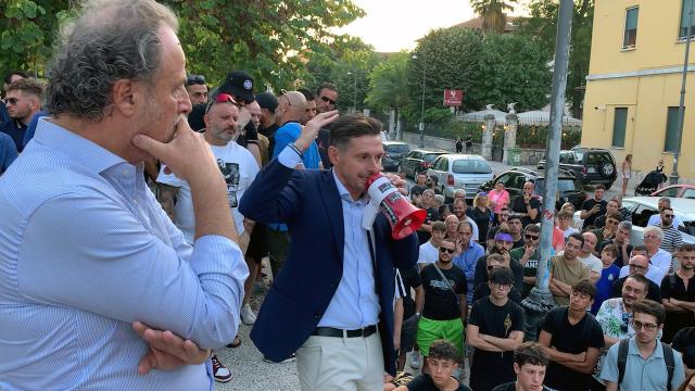 Crisi Ascoli Calcio, il discorso del sindaco Fioravanti durante l'assemblea ai Giardini di Corso Vittorio Emanuele