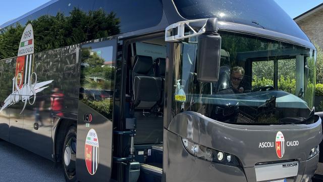 Ascoli Calcio, squadra partita per il ritiro in vista della delicata sfida salvezza con la Ternana