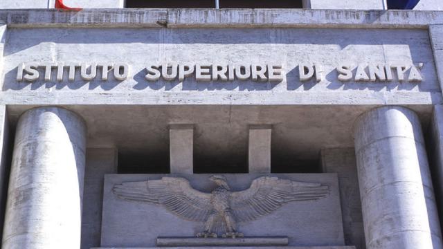 Covid-19, Istituto Superiore Sanità e Ministero Salute: “Riprende leggermente a salire incidenza settimanale”