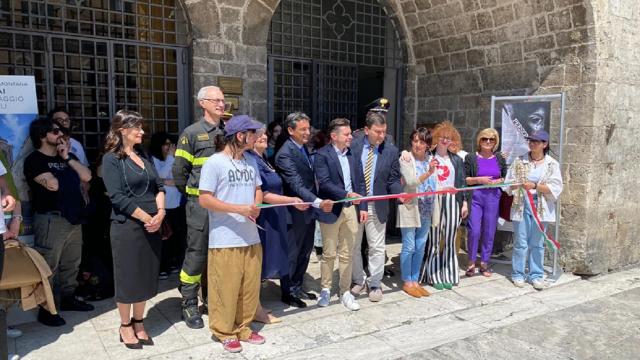 Ascoli Piceno, taglio del nastro della mostra ''Persepolis, la condizione delle donne in Iran ed in Europa''