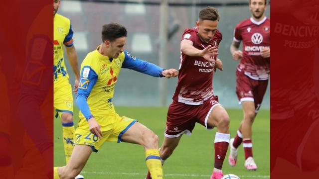Reggina-Chievo 1-1, il 39enne Denis replica di testa nel finale a Djordjevic