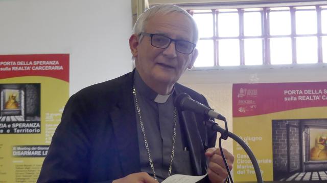 Ascoli Piceno, Cardinale Zuppi in visita al carcere di Marino del Tronto: “Investire sulla speranza”