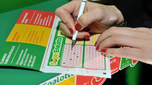 SuperEnalotto: a Mondolfo (PU) vincita da 29 mila euro 