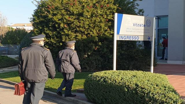 Guardia di Finanza Civitanova, denunciato gioielliere per contributo illecito di 8mila euro legato all'emergenza Covid