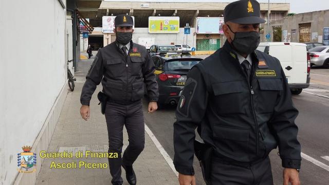 Guardia di Finanza Ascoli, controlli serrati nei distributori di carburante per contrastare condotte fraudolente