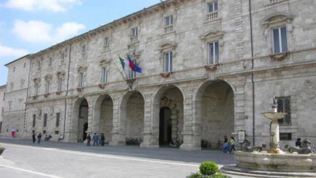 Ascoli Piceno, regolamentazione della circolazione in Via Angelini e Via Orsini per smontaggio gru