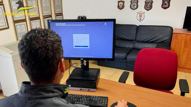 Guardia di Finanza Macerata, sequestrati appartamento e veicoli ai gestori di uno stabilimento balneare