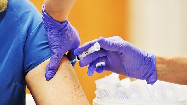 Firmato accordo tra Regione Marche e Inail per somministrazione di vaccini ai lavoratori delle imprese