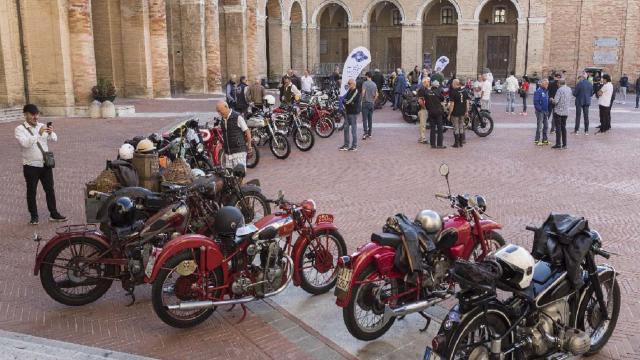 Caem-Scarfiotti, il Circuito Colle dell’Infinito ha portato 50 moto d'epoca a Recanati 