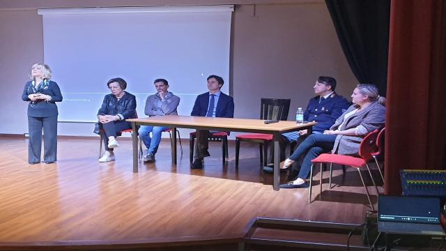 Polizia di Stato, incontro con scolaresche a Monteprandone per l'uso consapevole dei social