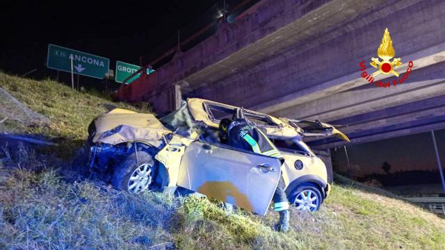 Grottammare, auto fuori strada nei pressi del casello. Uno dei cinque feriti trasportato in eliambulanza ad Ancona  