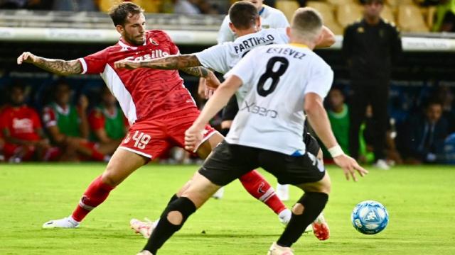 Serie B 7° turno: il Parma batte il Bari e scappa via. Quarto successo di fila per il Como