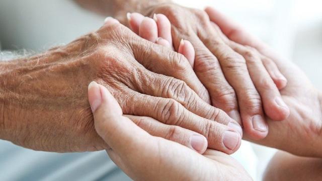 Incontinenza negli anziani: soluzioni per dignità, comfort e igiene