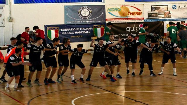 Pallamano: l'Handball Club Monteprandone torna in A2, grande festa al Colle Gioioso