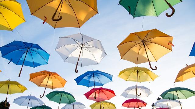 OMBRELLI PIEGHEVOLI PERSONALIZZATI:  IL REGALO APPREZZATO DA CHIUNQUE IN QUALUNQUE PERIODO DELL’ANNO! 