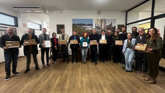 Ascoli Piceno, donati 10 defibrillatori ai comuni del territorio. Di Sciasio: ''Unione a vantaggio dei cittadini''