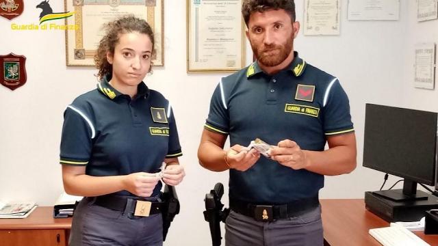Scesi dal treno non sfuggono a cane antidroga Hanima. Un giovane in arresto e un secondo segnalato alla Prefettura