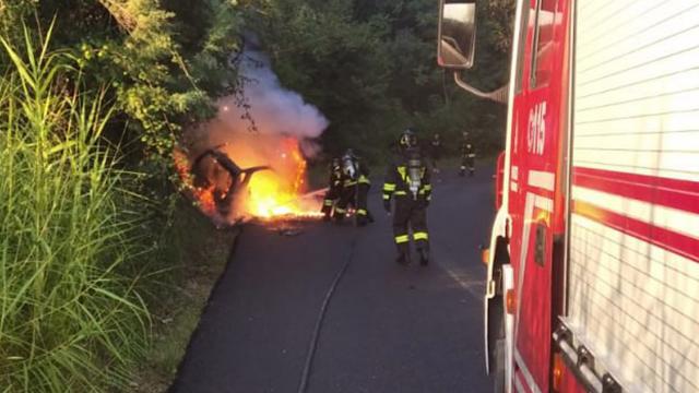 Maltignano, intervento dei Vigili del Fuoco per auto in fiamme in via della Stazione 
